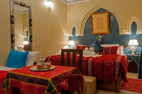 Riad Merzouga客房内的一张或多张床位