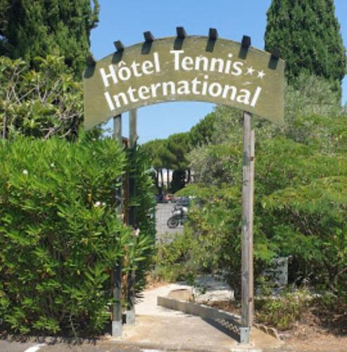 阿格德角网球国际酒店的塔米门尼斯国际酒店标志