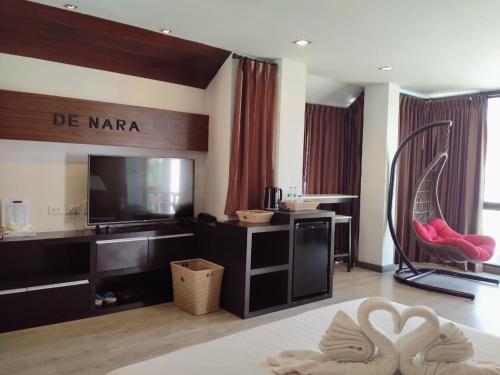 Hotel De Nara-SHA Extra Plus的电视和/或娱乐中心