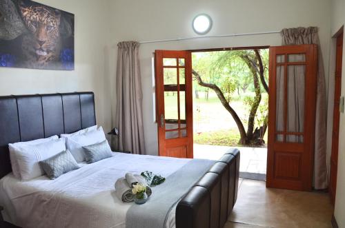 Muqurati Lodge - Dinokeng Game Reserve客房内的一张或多张床位