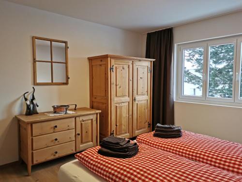 蓬特雷西纳Ferienwohnung Pontresina - Chesa Andrea - Gartensitzplatz的相册照片