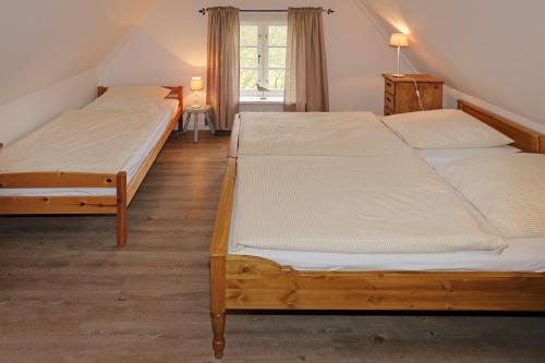 佩尔沃姆Alte Stellmacherei的带2张床的阁楼客房