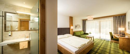 Hotel Alphof Alpbach客房内的一张或多张床位