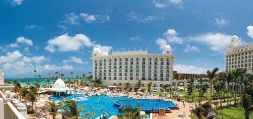 Riu Palace Aruba - All Inclusive内部或周边的泳池