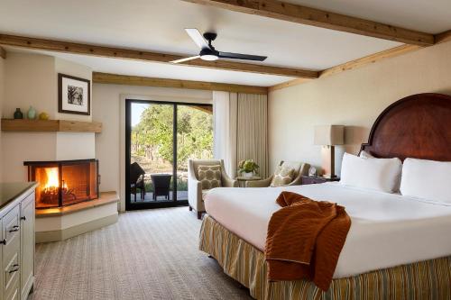 纳帕谷小屋酒店客房内的一张或多张床位