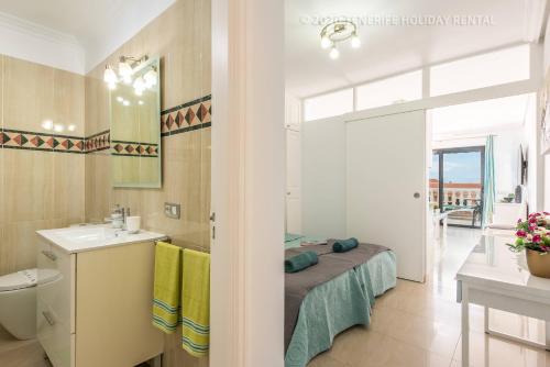 Tenerife Royal Gardens - Viviendas Vacacionales的一间浴室