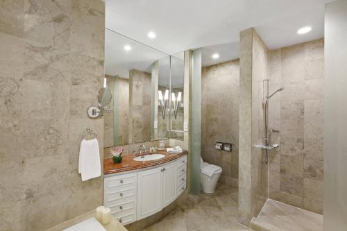 雅加达雅诗阁住宅酒店的一间浴室
