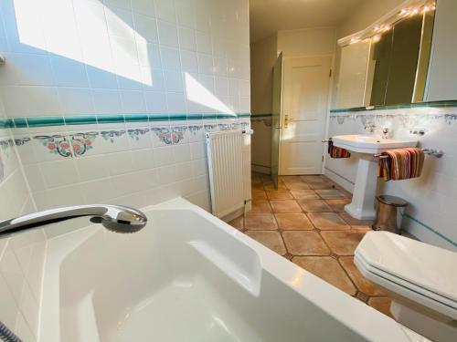 Villa Caprivi - Ferienwohnung 12的一间浴室