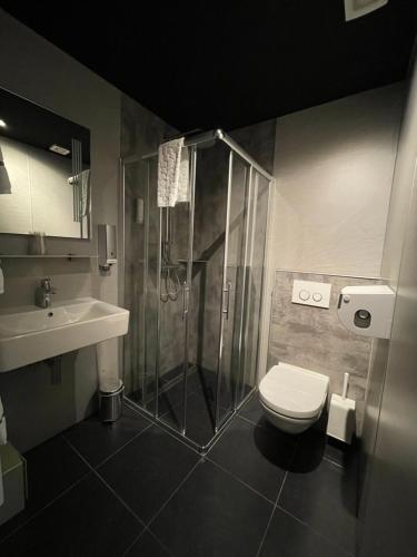 阿诺努餐厅酒店的一间浴室
