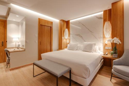 Hotel Boutique Mirlo Barcelona客房内的一张或多张床位