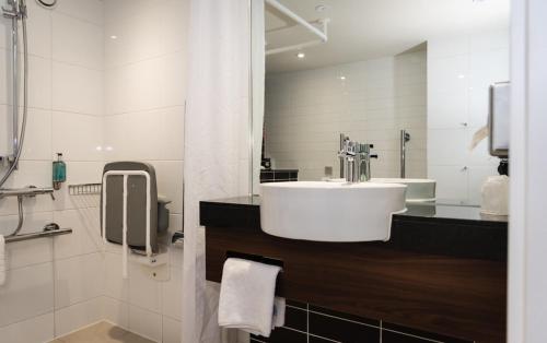 伦敦智选假日酒店 - ExCel会展中心的一间浴室