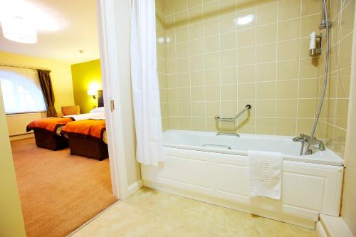 十二骑士酒店的一间浴室