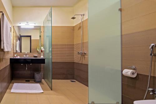 Hotel One Sahiwal的一间浴室