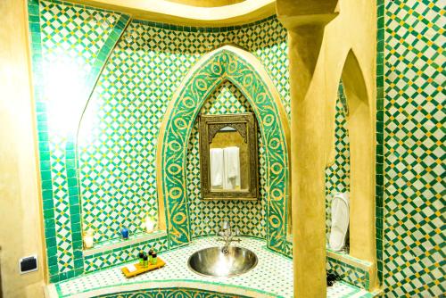 Riad Al mazhar的一间浴室