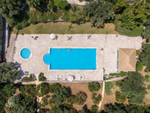 巴尔巴蒂巴尔巴蒂海滩公寓酒店的享有庭院游泳池的顶部景色