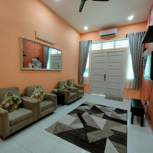 D'Q Putra Homestay Melaka (Unit AMAR)的休息区