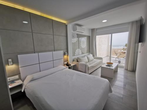 Sol Playa Suites客房内的一张或多张床位