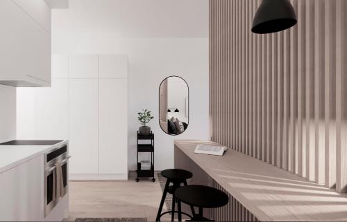 奥卢Viihtyisä huoneisto Oulun keskustassa @kideasunnot的厨房配有2张凳子和带镜子的台面