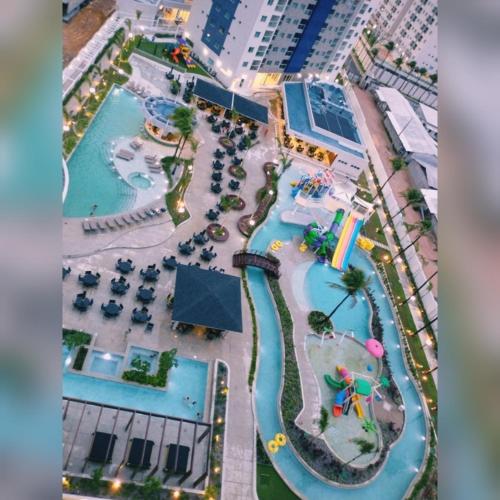 萨利诺波利斯Salinas Exclusive Resort - Apto 1Q的享有带2个游泳池的水上公园的顶部景致