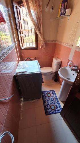 Oranger Family House - Marrakech的一间浴室