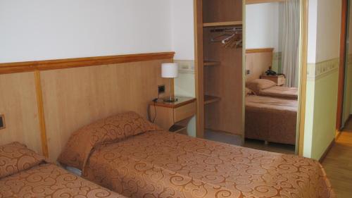 佩德拉萨酒店客房内的一张或多张床位