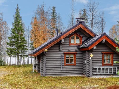 萨拉Holiday Home Lomaväinö 13 by Interhome的小木屋,设有 ⁇ 篷