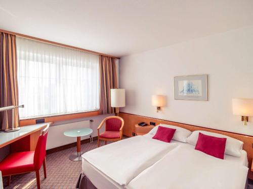 科隆城弗瑞森斯塔德美居酒店客房内的一张或多张床位
