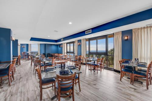 The Patricia Grand - Oceana Resorts Vacation Rentals餐厅或其他用餐的地方