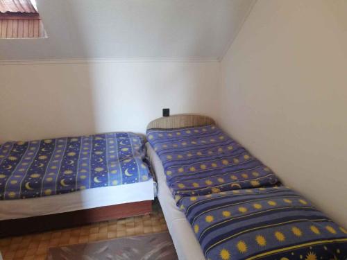 Holiday home in Balatonfenyves 38429客房内的一张或多张床位