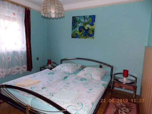 Holiday home in Fonyod/Balaton 18691客房内的一张或多张床位