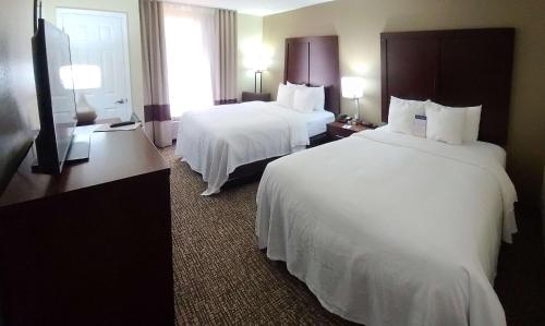 新河康福特茵酒店客房内的一张或多张床位