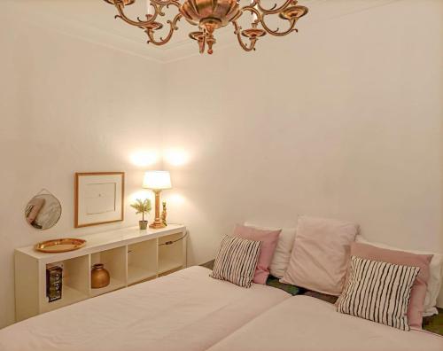 NEW! Beautiful City Apartment Santander客房内的一张或多张床位