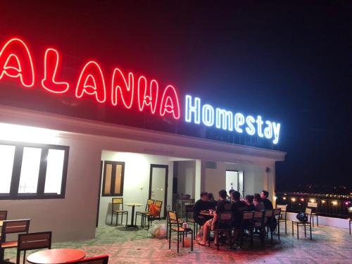 BALANHA Homestay 2餐厅或其他用餐的地方
