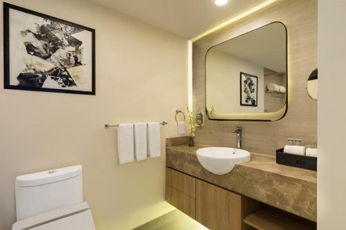 河内萨默塞特格兰德酒店的一间浴室