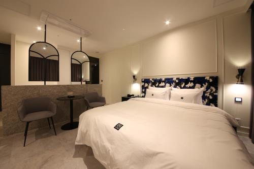Zam101 Hotel Gimhae客房内的一张或多张床位