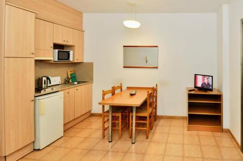 Apartments SunSol的厨房或小厨房