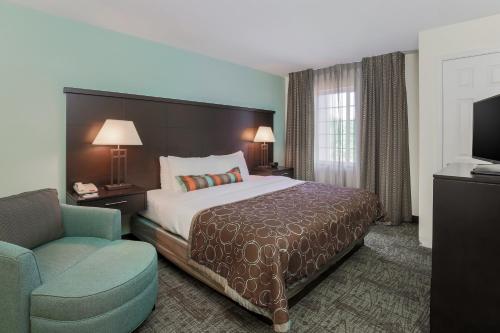 Staybridge Suites-Philadelphia/Mount Laurel, an IHG Hotel客房内的一张或多张床位