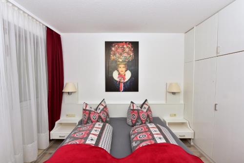 伦茨基希Bollenhut 7的客厅配有带枕头的沙发