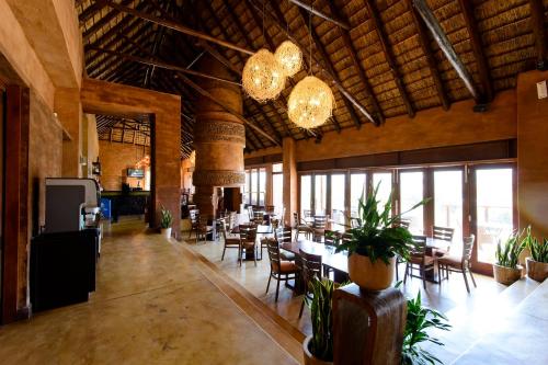 African Hills Safari Lodge & Spa餐厅或其他用餐的地方