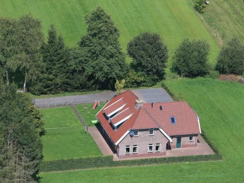 NeedeSpacious farmhouse in Achterhoek with play loft的田野上大房子的空中景观