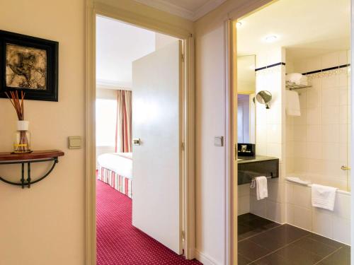 普尔曼布加勒斯特世界贸易中心酒店的一间浴室
