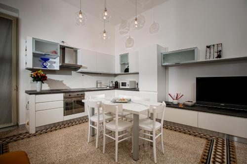 Abate Luxury Interno 3的厨房或小厨房
