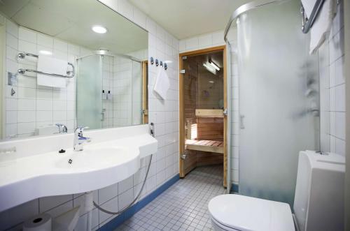 斯堪迪克帕齐亚酒店的一间浴室