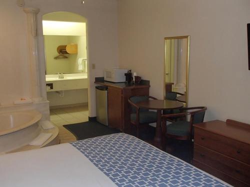 弗拉明戈酒店客房内的一张或多张床位