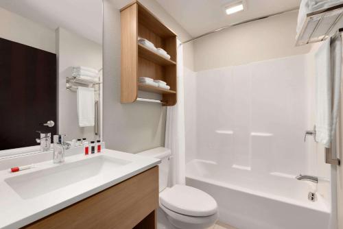 Microtel Inn & Suites by Wyndham Gambrills的一间浴室