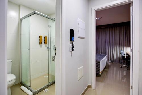 Advanced Hotel & Flats Cuiabá的一间浴室