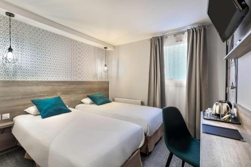 Sure Hotel by Best Western Calais Coquelles Tunnel s/ Manche客房内的一张或多张床位