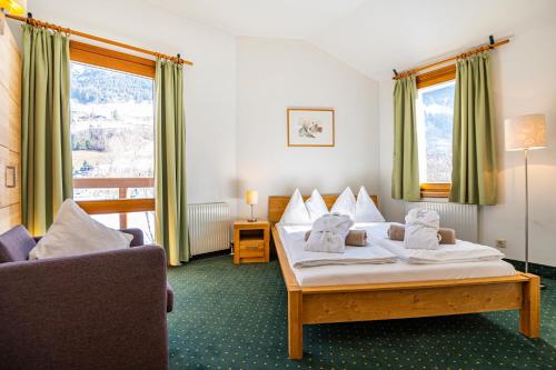 Hotel Das Gastein - ganzjährig inklusive Alpentherme Gastein & Sommersaison inklusive Gasteiner Bergbahnen客房内的一张或多张床位