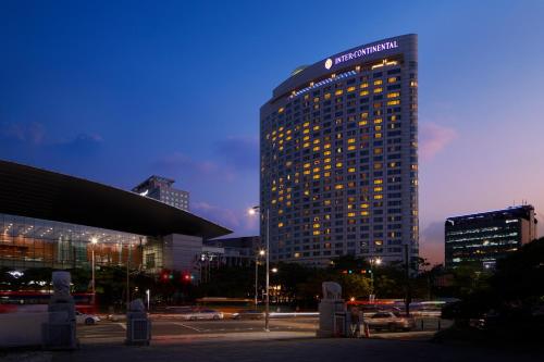 首尔首尔世贸中心洲际酒店 的夜晚在城市的高楼