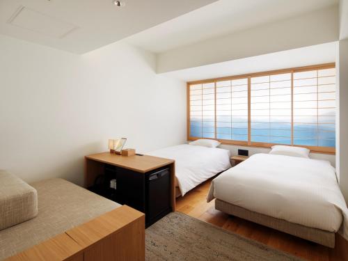 hotel androoms Kyoto Shichijo客房内的一张或多张床位